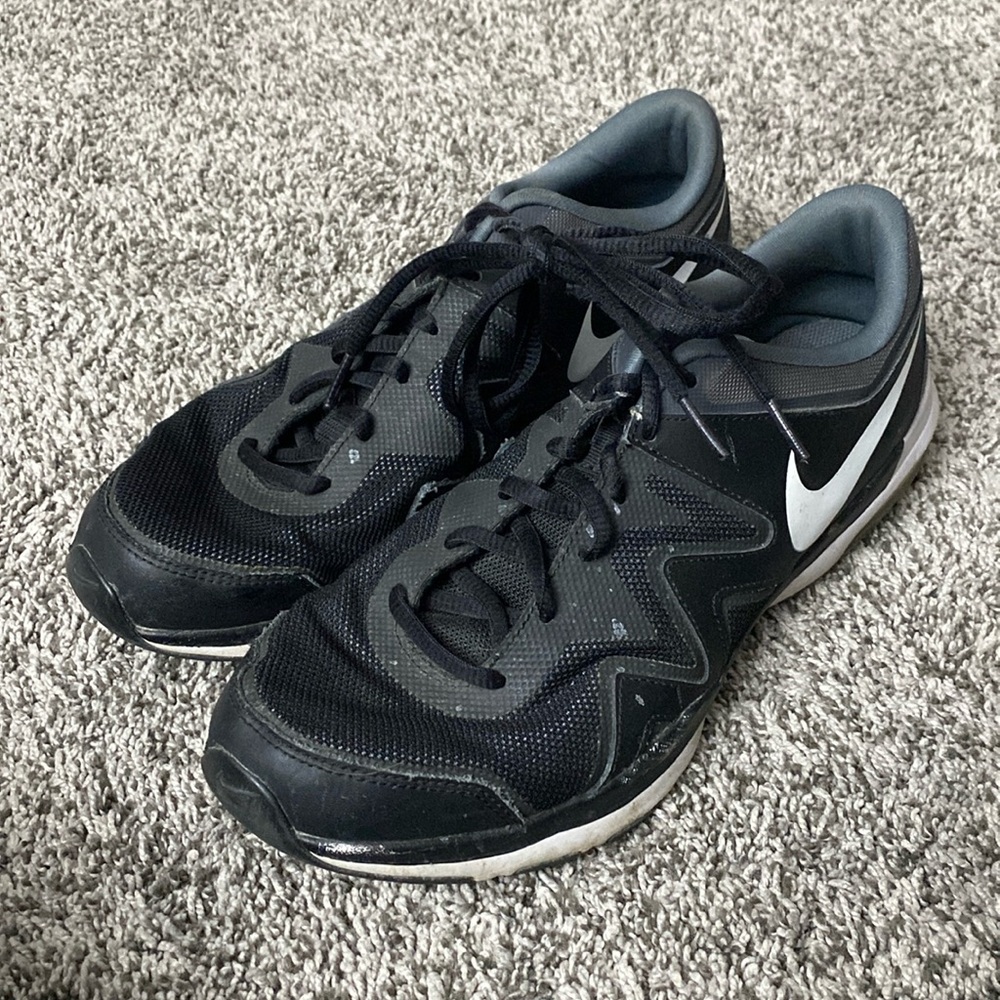 Black Nike Shoes